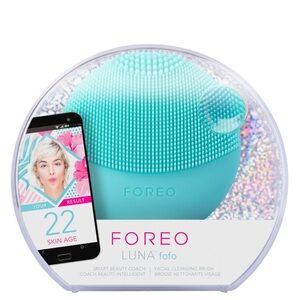Luna Foreo Fofo in Mint Facial Cleansing Brush